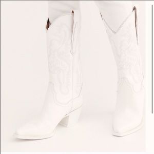 ISO!!!!! Jeffrey Campbell Dagget White